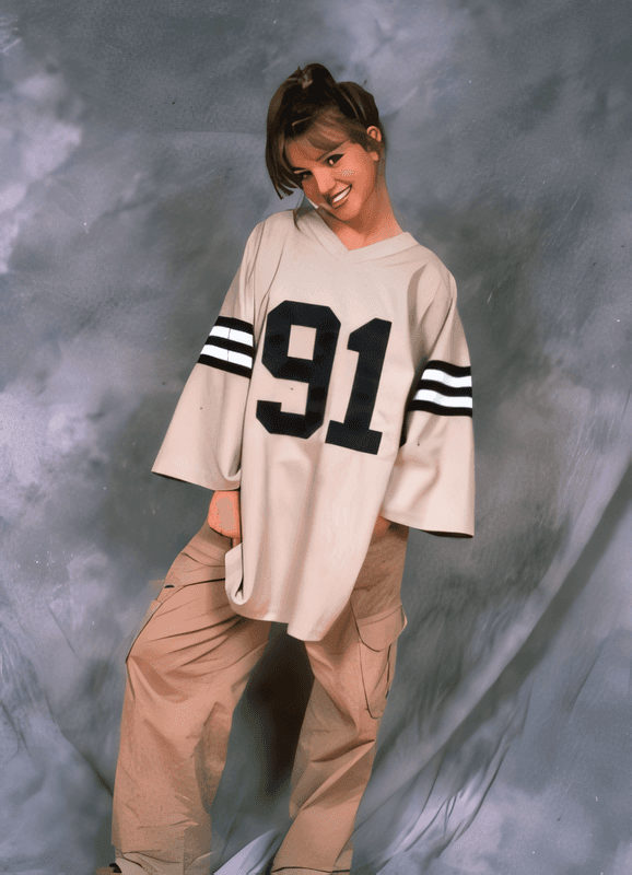 Throwback Vibes: Mastering the Trendy 90s Girl Aesthetic