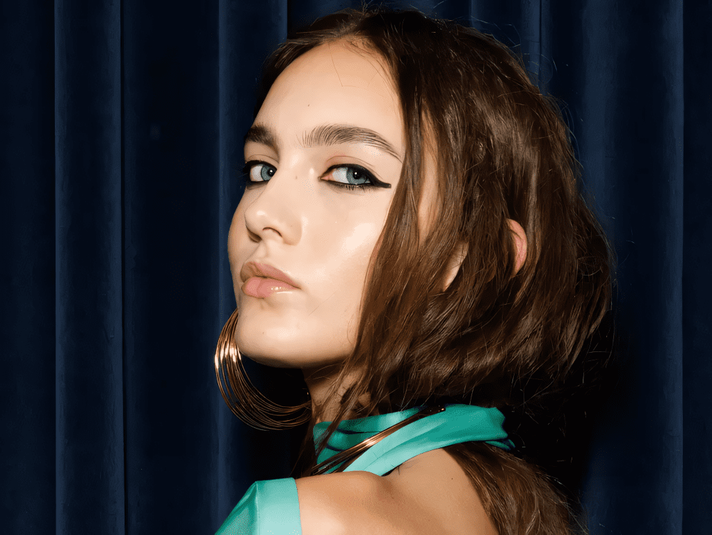 The Ultimate Guide to Applying Pencil Eyeliner for Stunning Eyes