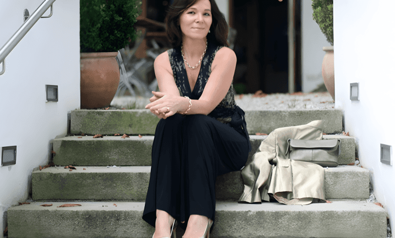 Tips on Wearing Wide-Leg Pants for Mature Women