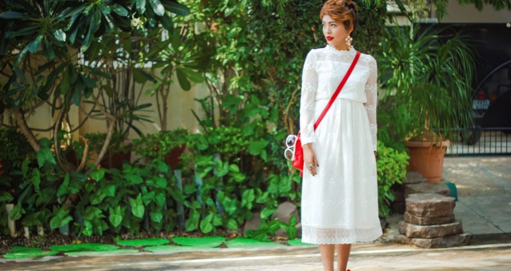 How to Wear a White Dress in a Trendsetting Style