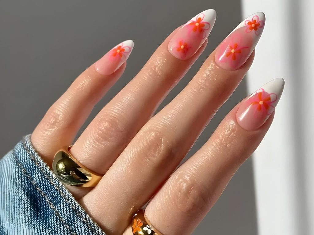 20 Alluring Almond French Tip Nail Designs for a Coquette Style