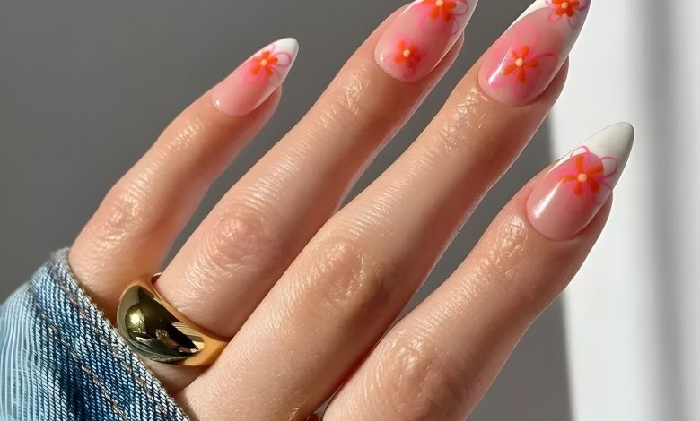 20 Alluring Almond French Tip Nail Designs for a Coquette Style