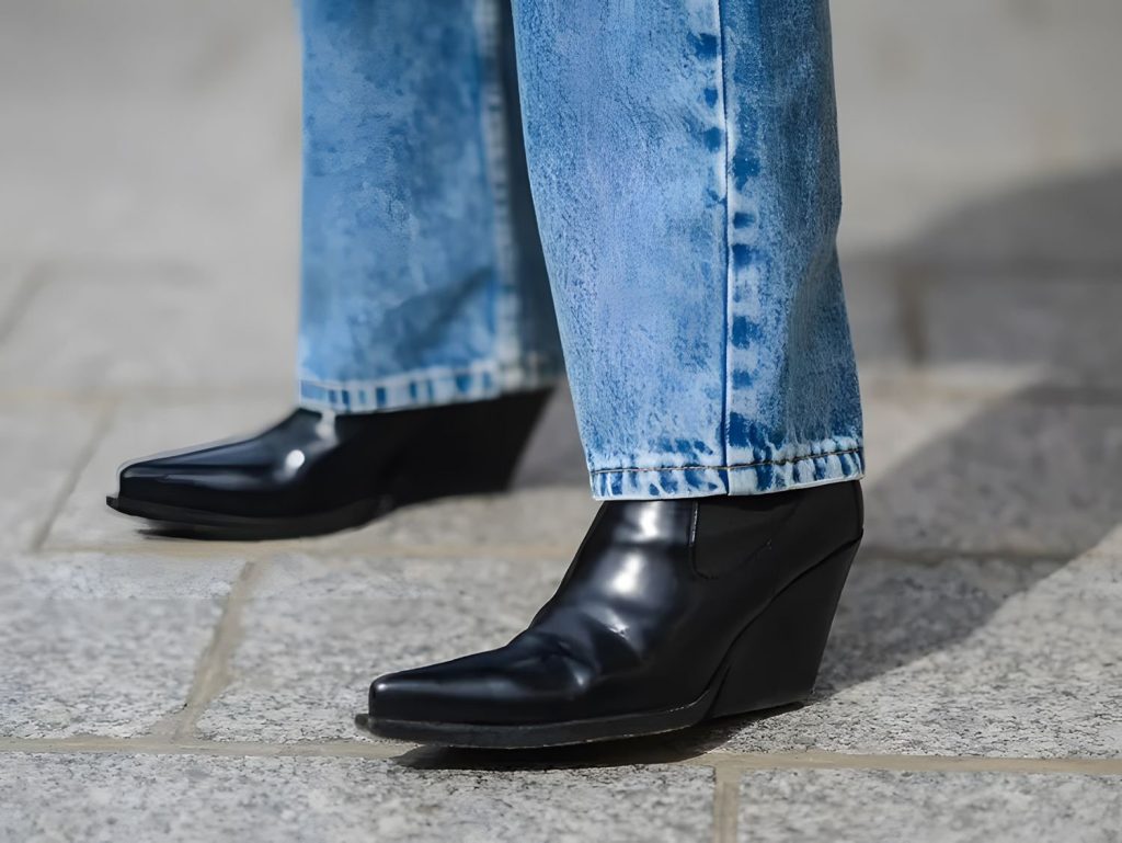 How to Pair Jeans with Cowboy Boots for a Stylish Look