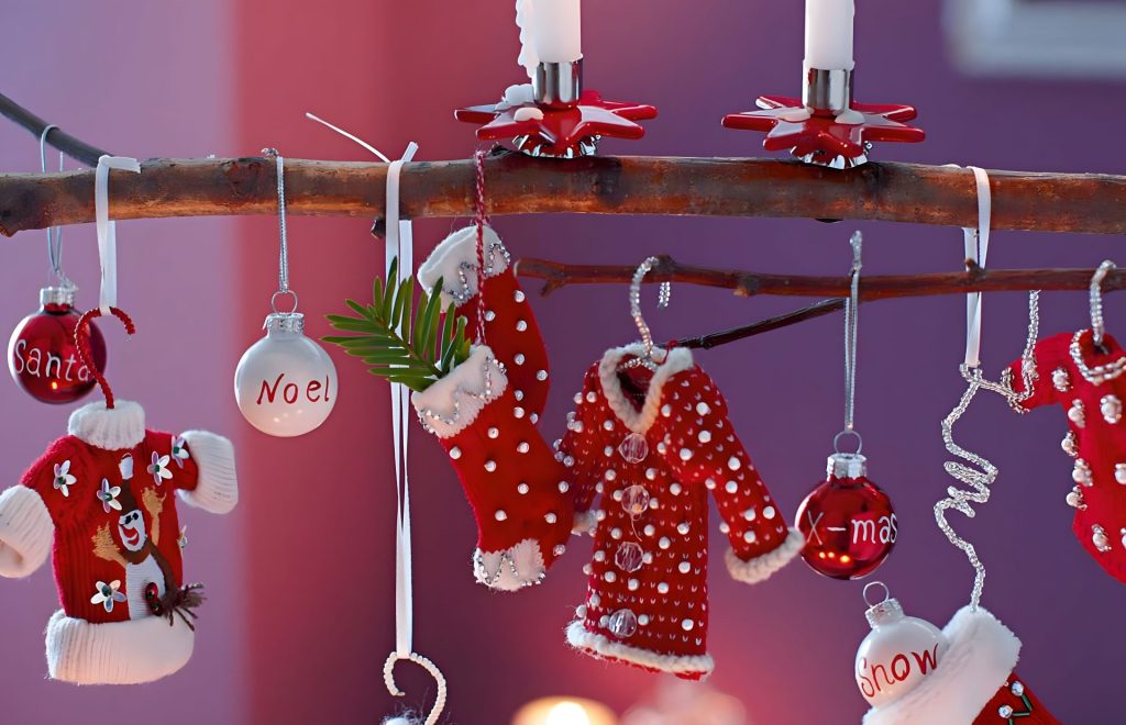 10 Creative Christmas Decoration For Your Home