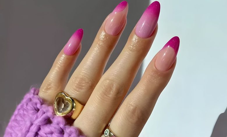 Stand Out with 25 Dazzling Glitter Ombré Nail Art Options