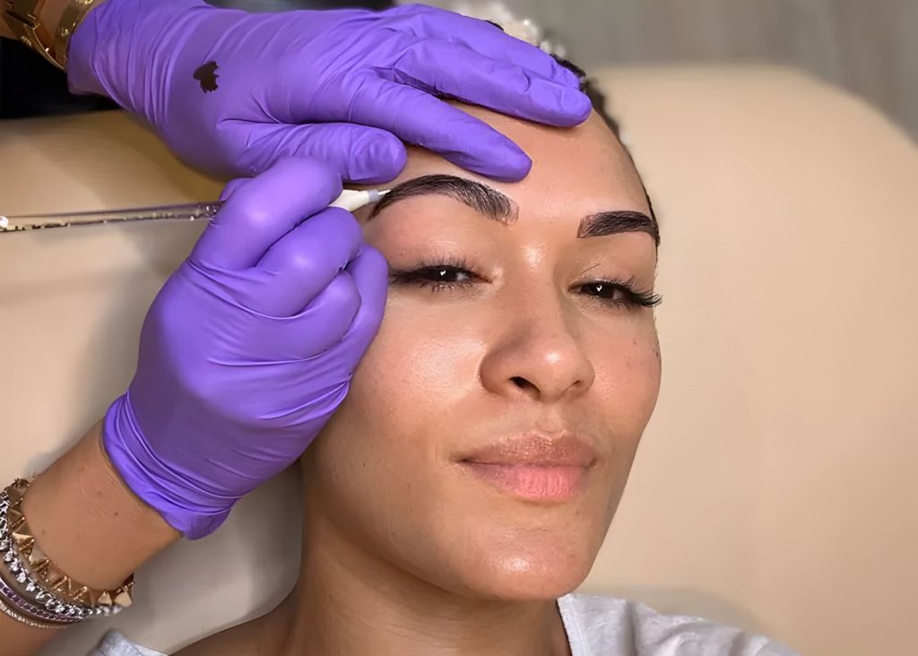 Understanding the Differences Between Powder Brows and Microblading